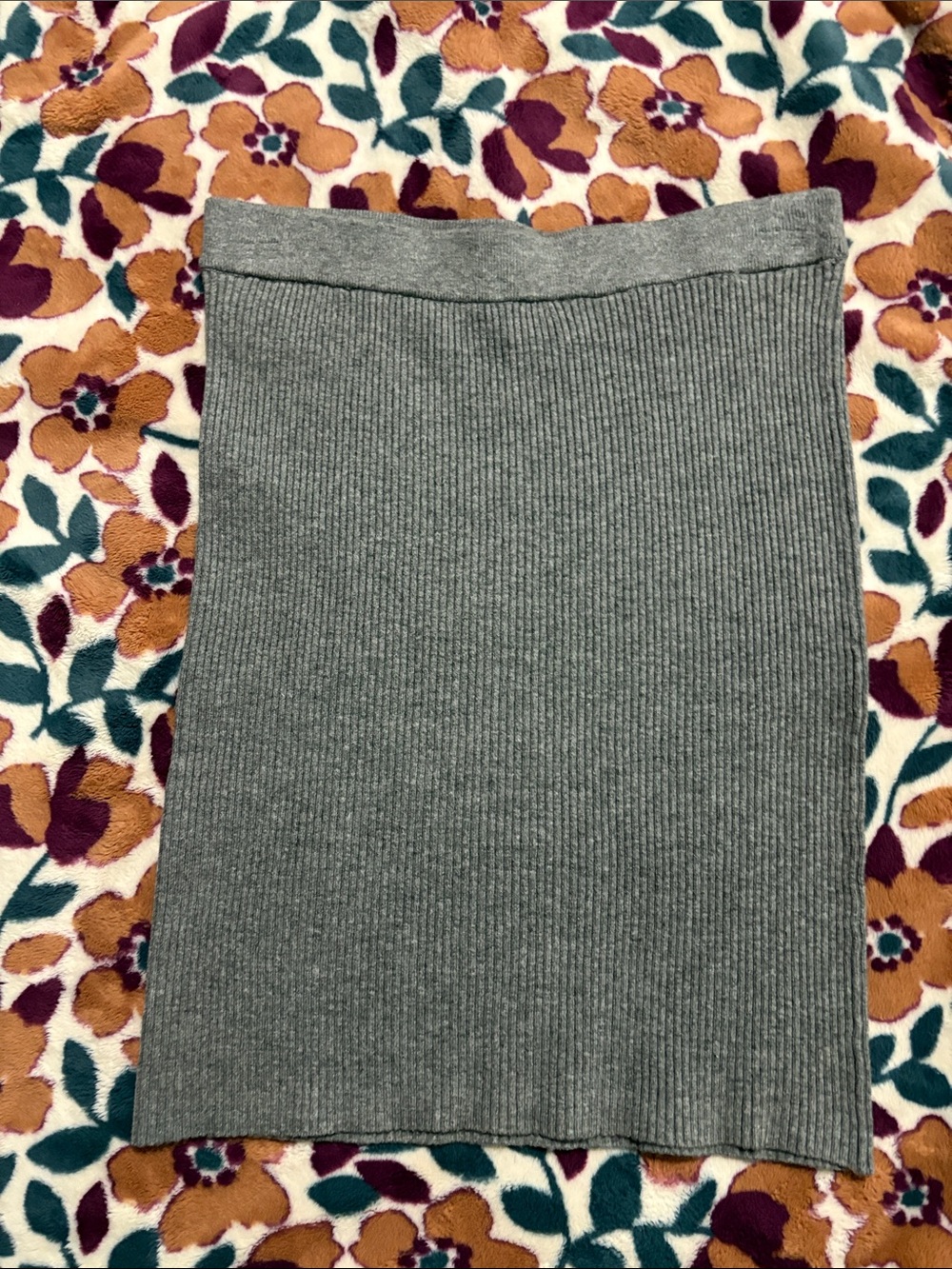 NWOT Old Navy Grey Ribbed Knit Mini Skirt - Size S Cozy Winter Basic